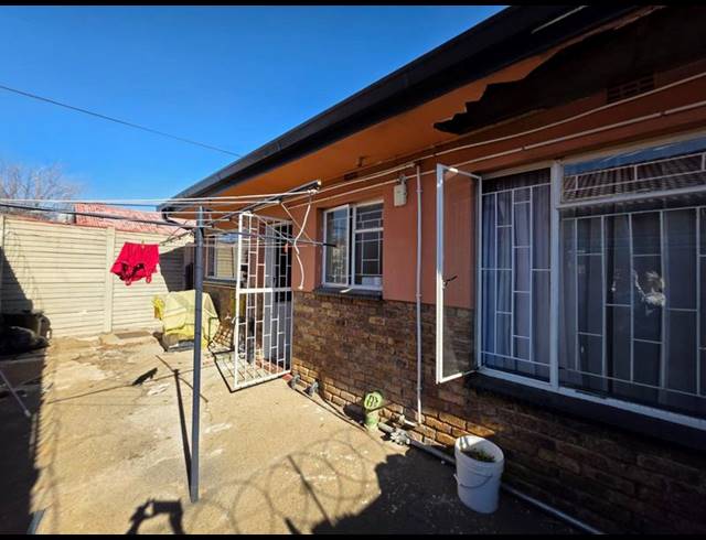 2 BEDROOM TOWNHOUSE FOR SALE IN RANDFONTEIN CENTRAL